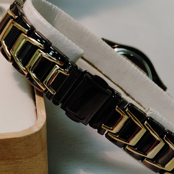 DENACCI HIS AND HERS WATCHES ( NEEDS BATTERIES) - Picture 6 of 11